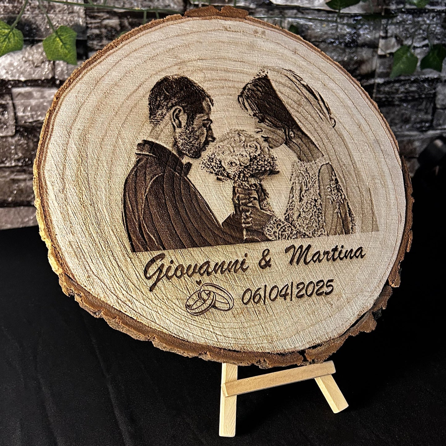FOTO INCISA SU DISCO DI LEGNO NATURALE