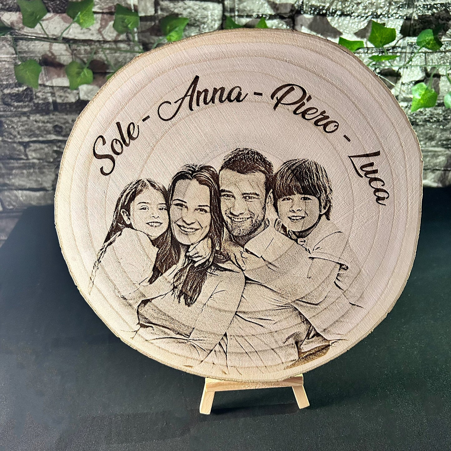 FOTO INCISA SU DISCO DI LEGNO NATURALE