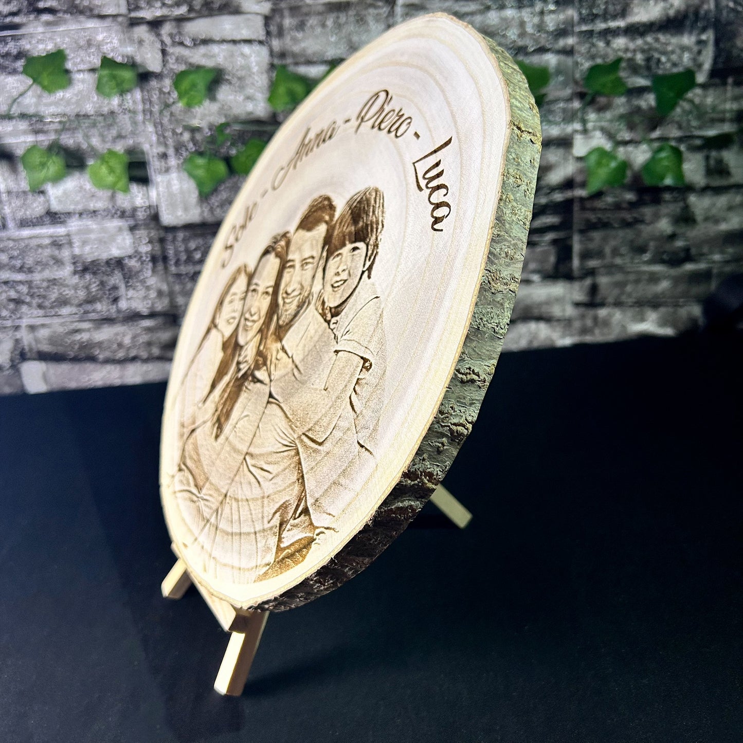 FOTO INCISA SU DISCO DI LEGNO NATURALE